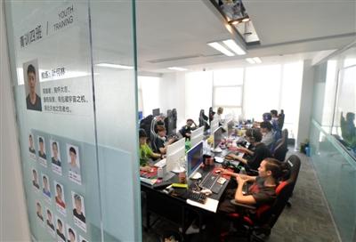 五华区青少年科技创新评比展示系列活动之电子制作—电路创新赛开赛(图1)