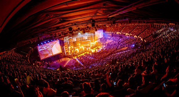 从机场候机厅到工业遗址再到远郊新城：电竞俱乐部的线下突围(图1)